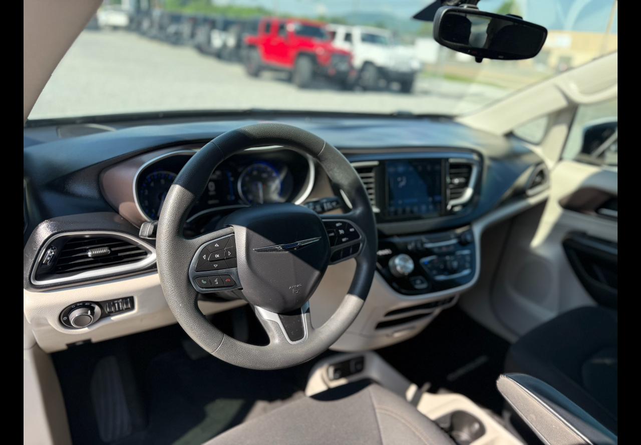 Chrysler Pacifica Touring 2017