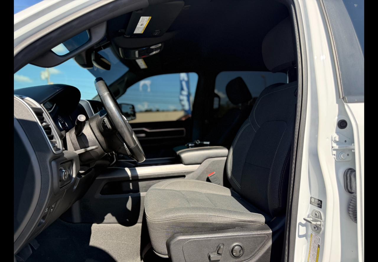 RAM 1500 Big Horn Crew Cab SWB 4WD 2022