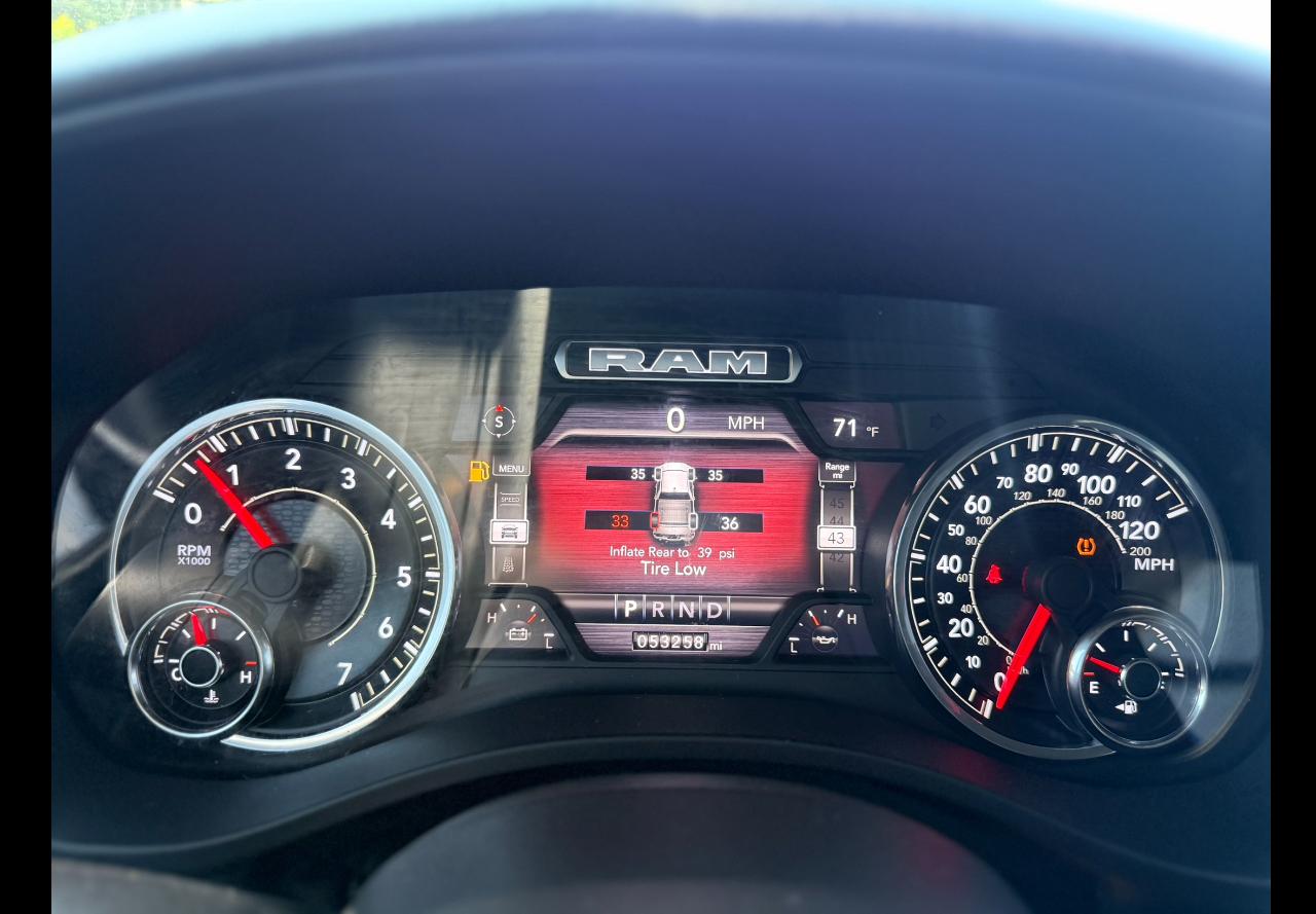 RAM 1500 Big Horn Crew Cab SWB 4WD 2022