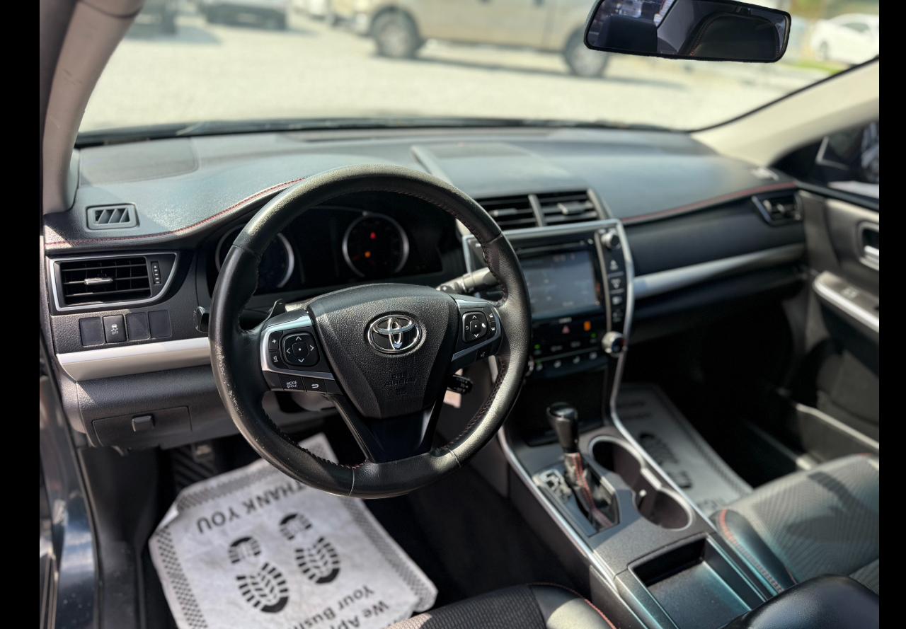 Toyota Camry SE 2017