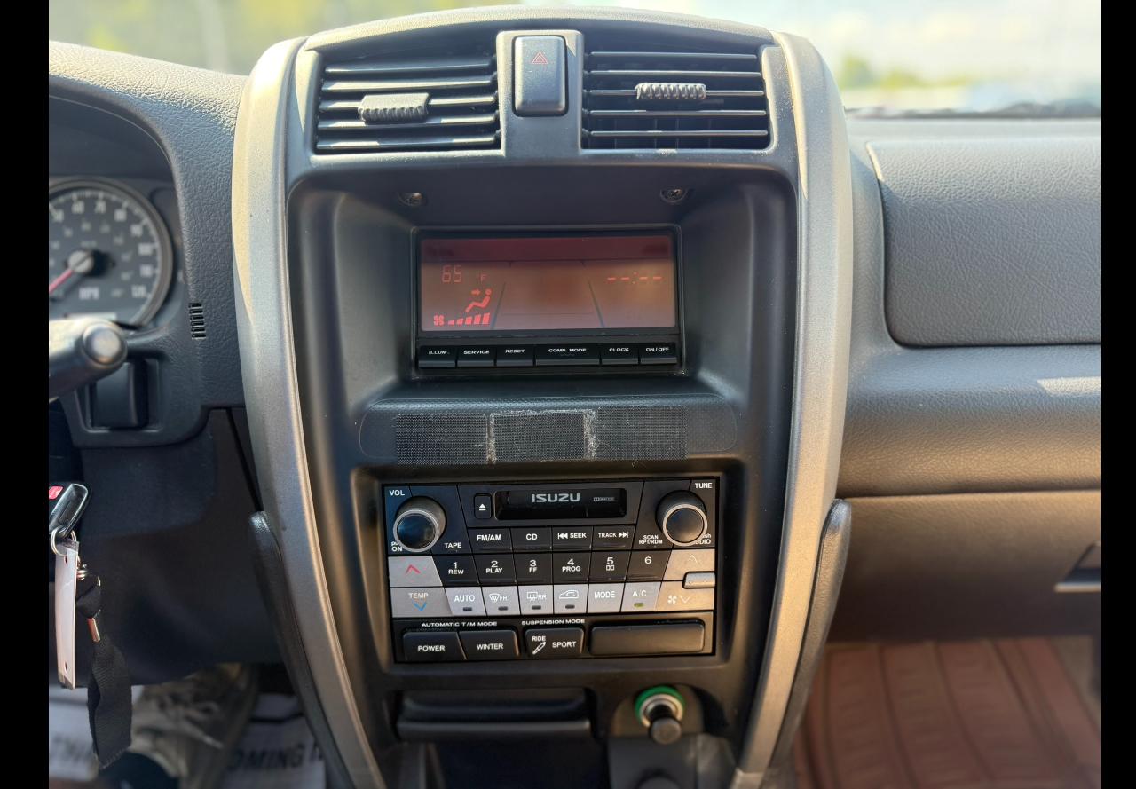 Isuzu Axiom S 2WD 2003