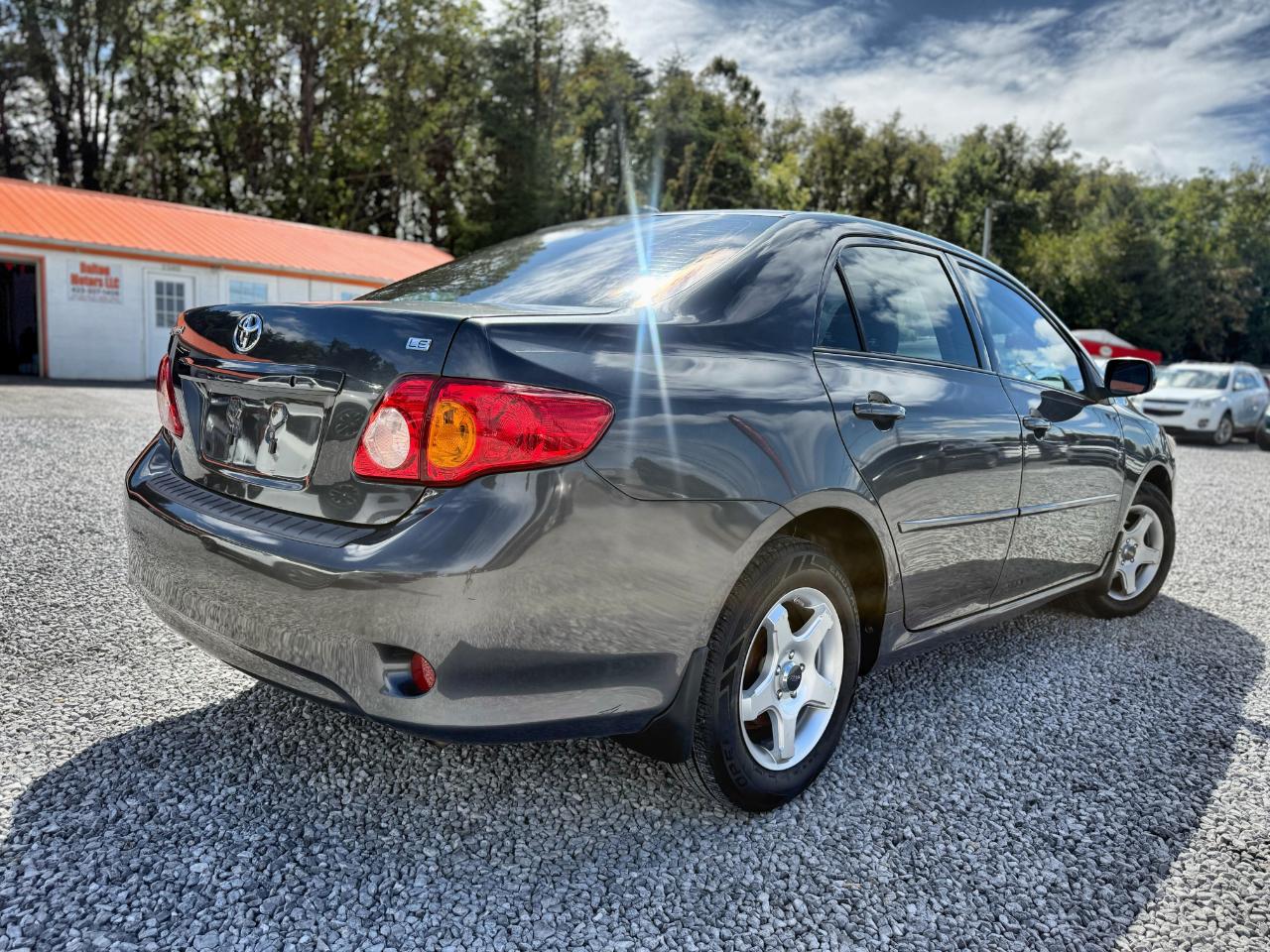 Toyota Corolla Base 5-Speed MT 2010