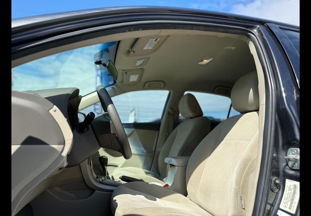 Toyota Corolla Base 5-Speed MT 2010