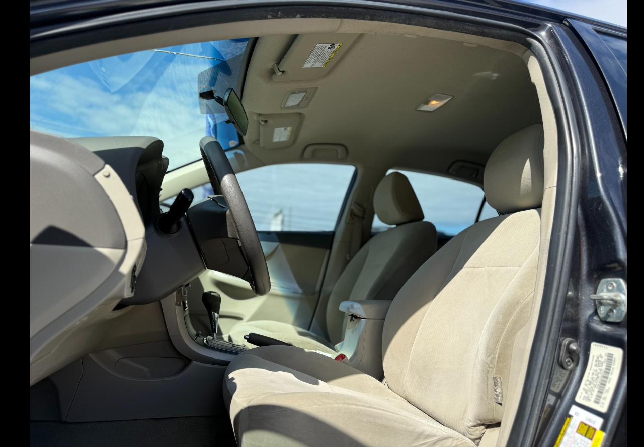 Toyota Corolla Base 5-Speed MT 2010
