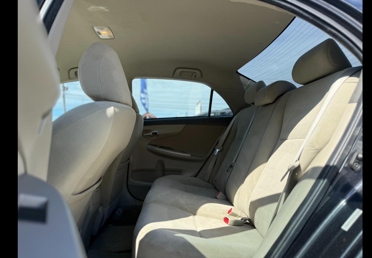Toyota Corolla Base 5-Speed MT 2010