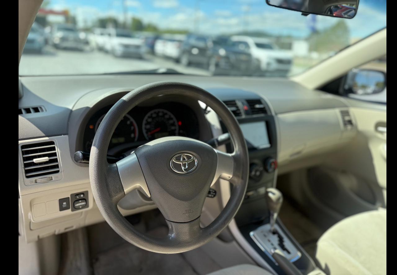Toyota Corolla Base 5-Speed MT 2010