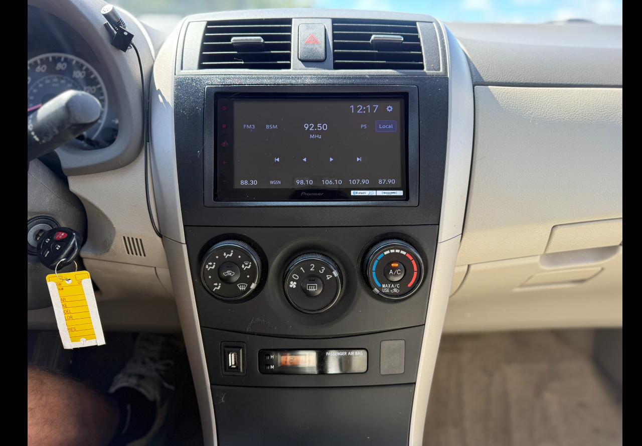 Toyota Corolla Base 5-Speed MT 2010