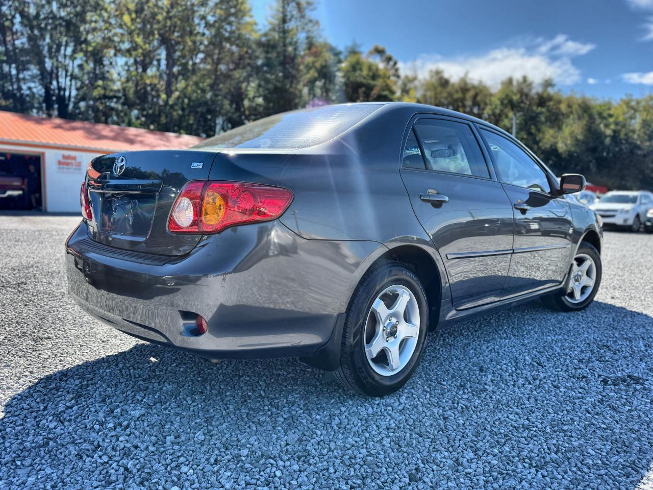 Toyota Corolla Base 5-Speed MT 2010