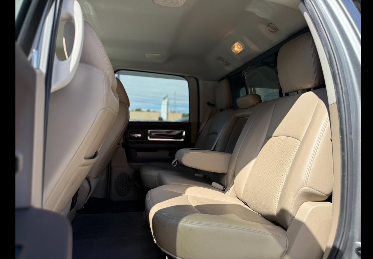 RAM 1500 Laramie Crew Cab 2WD 2012