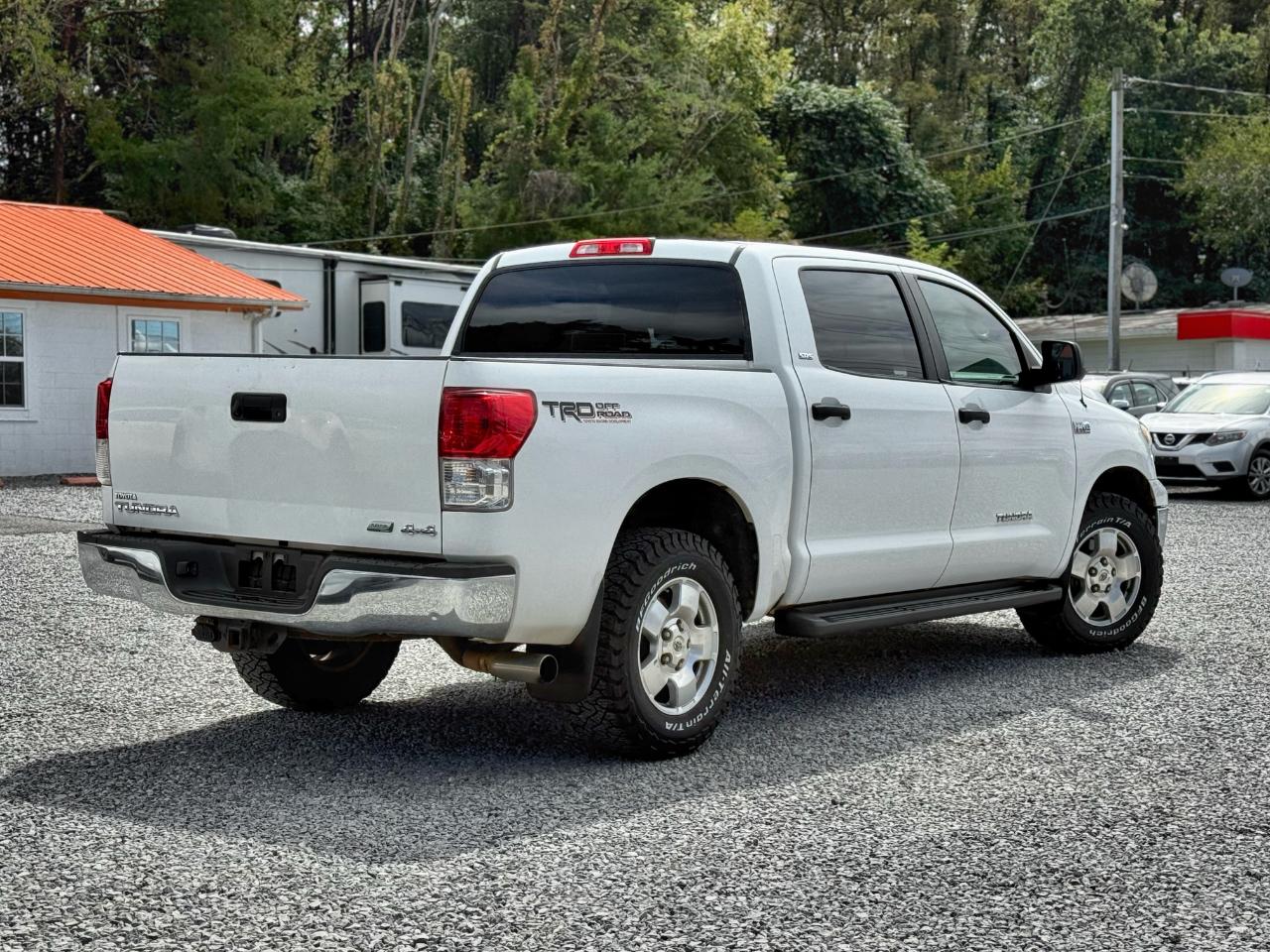 Toyota Tundra Tundra-Grade CrewMax 5.7L FFV 4WD 2011