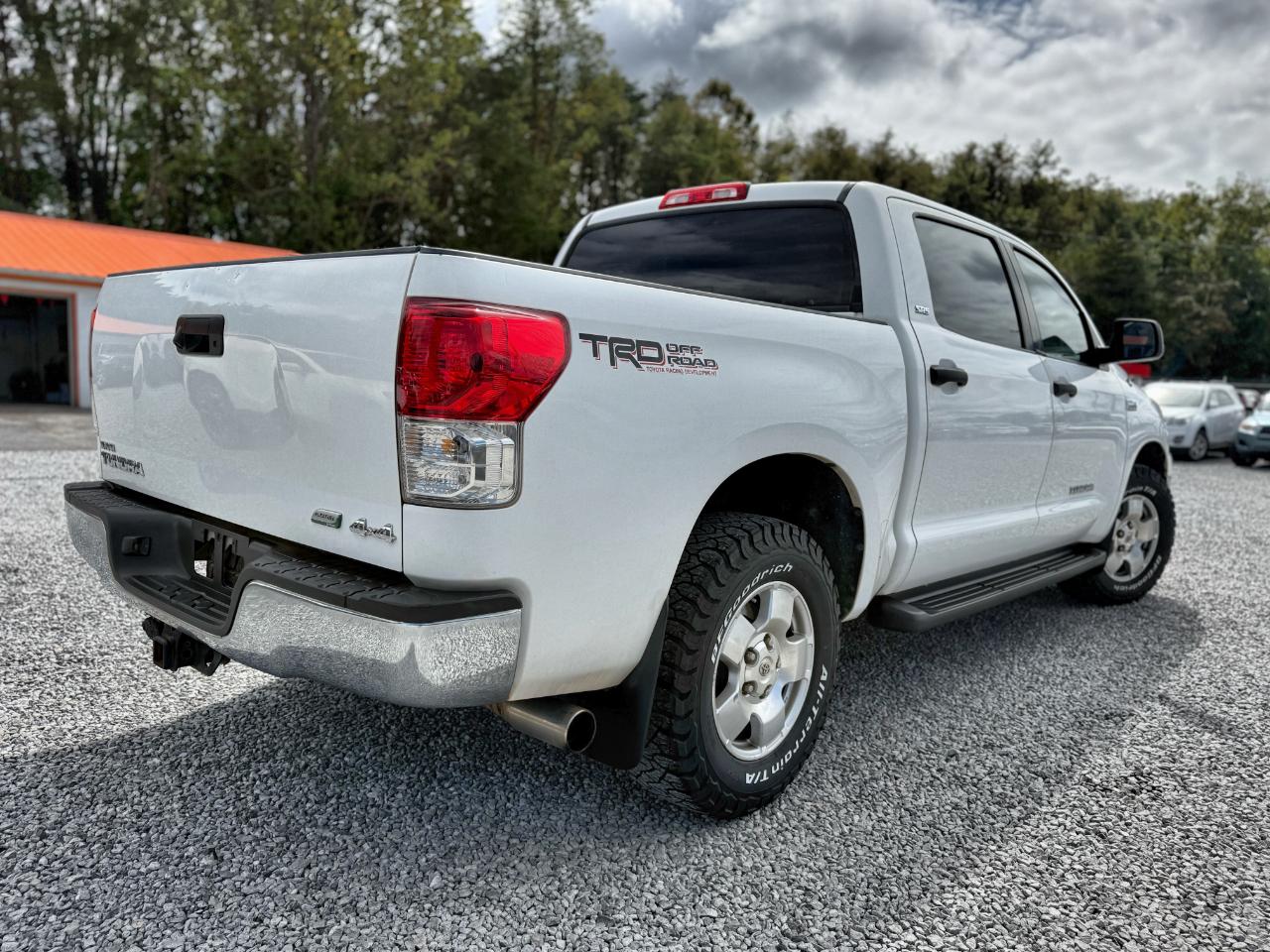 Toyota Tundra Tundra-Grade CrewMax 5.7L FFV 4WD 2011
