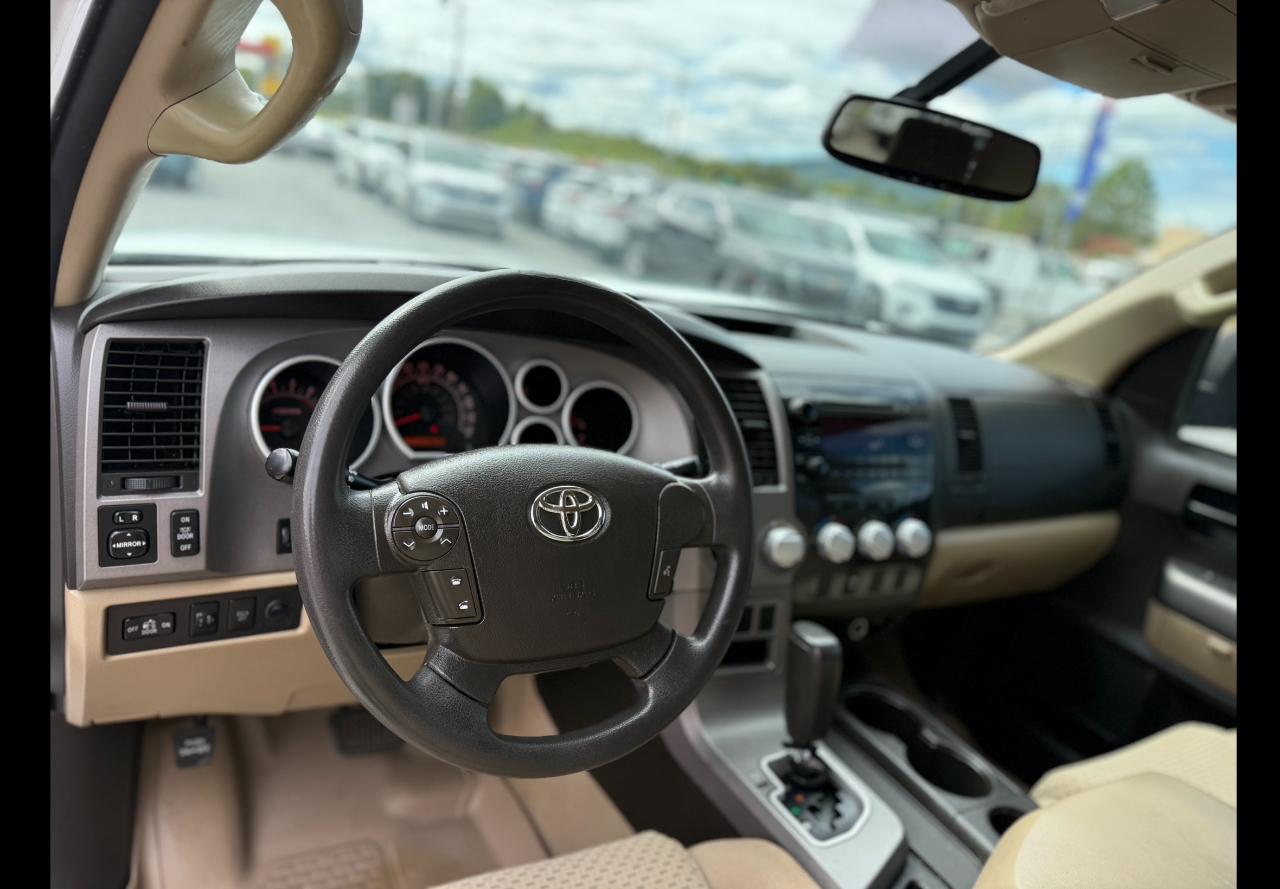 Toyota Tundra Tundra-Grade CrewMax 5.7L FFV 4WD 2011