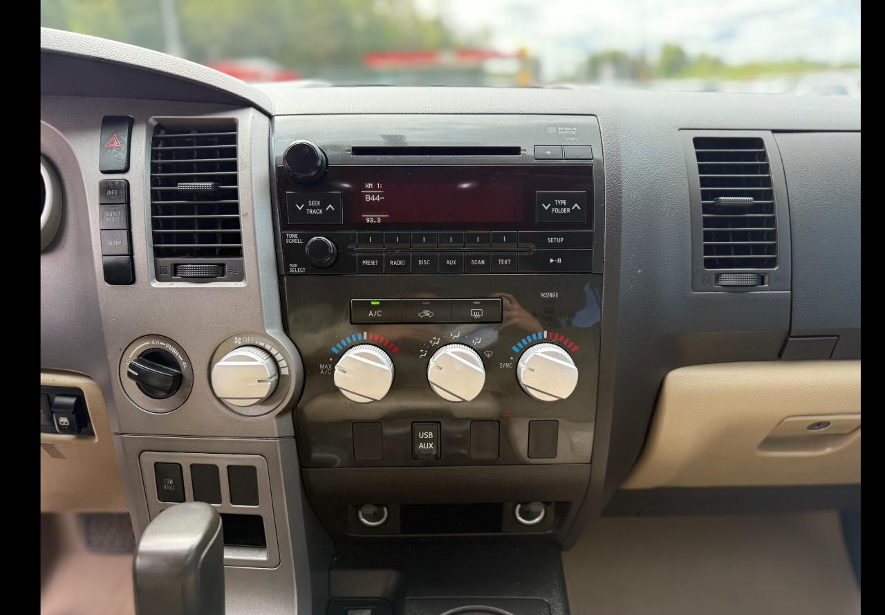 Toyota Tundra Tundra-Grade CrewMax 5.7L FFV 4WD 2011