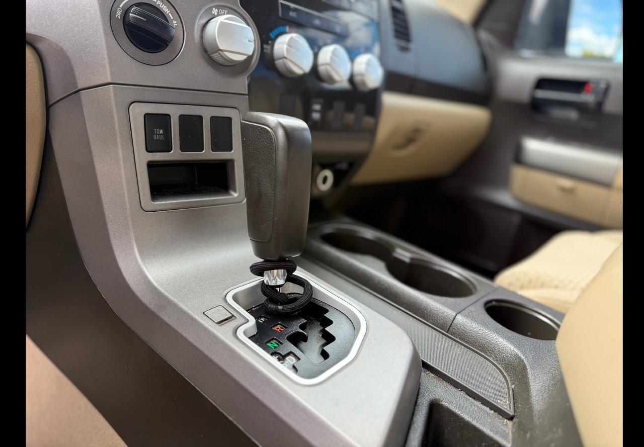 Toyota Tundra Tundra-Grade CrewMax 5.7L FFV 4WD 2011