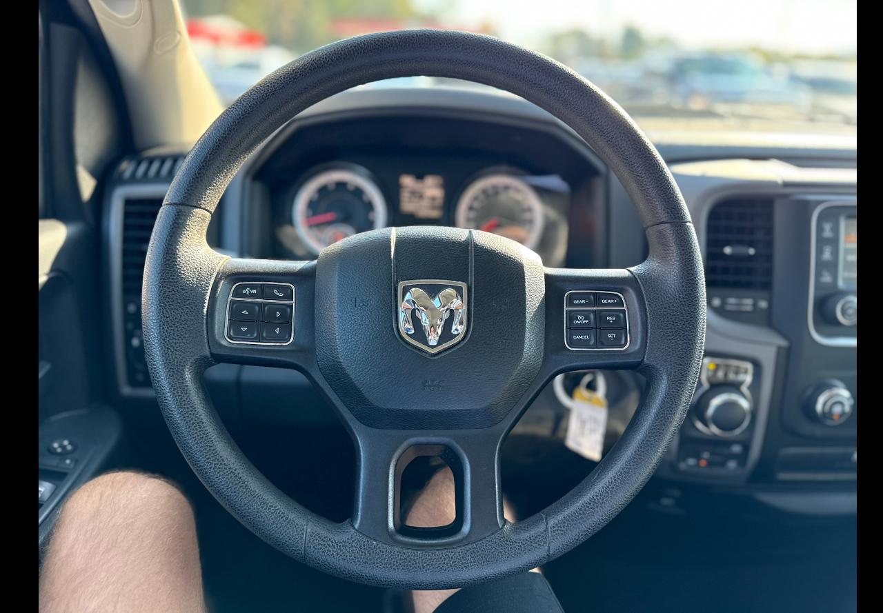 RAM 1500 Tradesman Quad Cab 4WD 2017