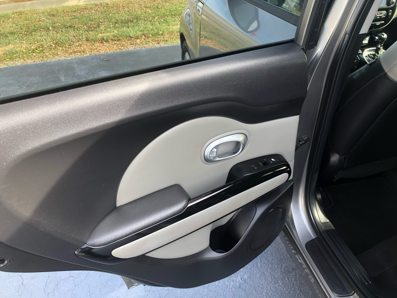 Kia Soul + w/Signature 2.0 Special Edition 2016