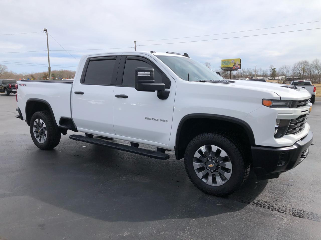 Chevrolet Silverado 2500HD Custom Crew Cab Short Box 4WD 2024