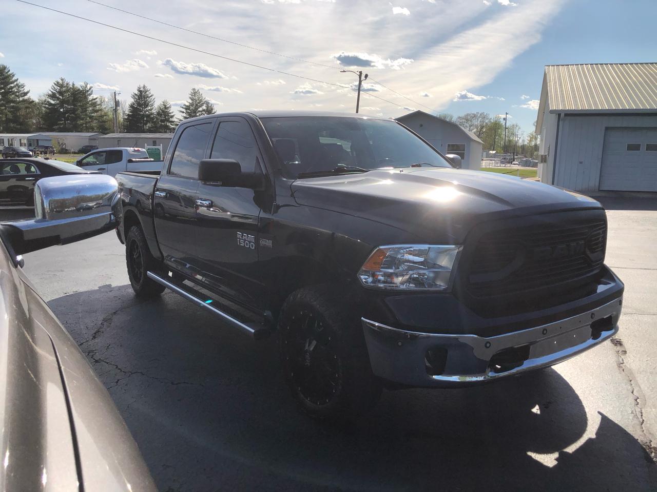 RAM 1500 SLT Crew Cab SWB 4WD 2015