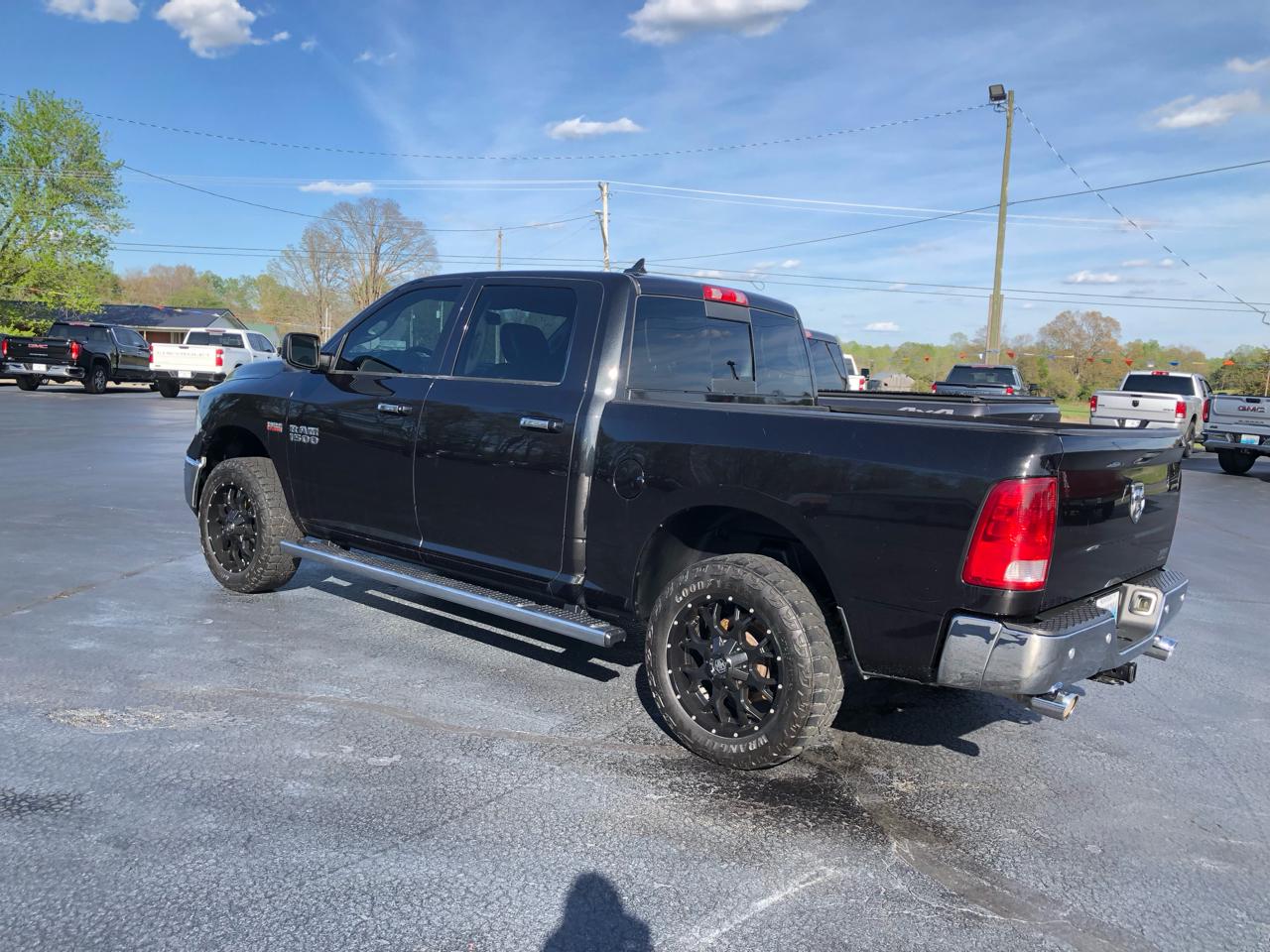 RAM 1500 SLT Crew Cab SWB 4WD 2015