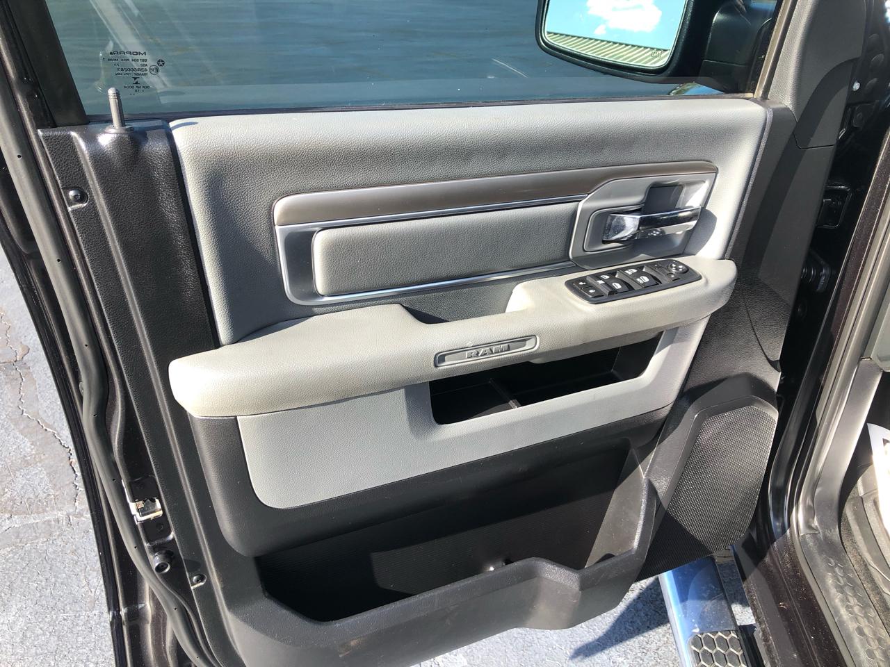 RAM 1500 SLT Crew Cab SWB 4WD 2015