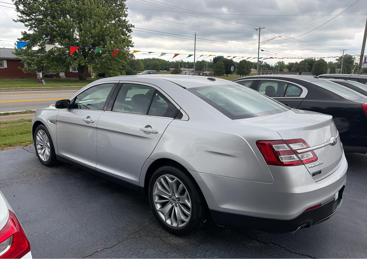 Ford Taurus Limited FWD 2016