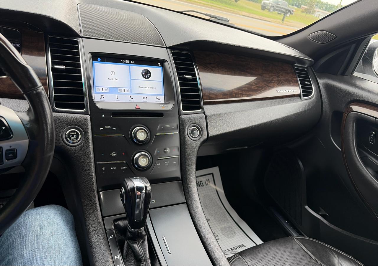 Ford Taurus Limited FWD 2016