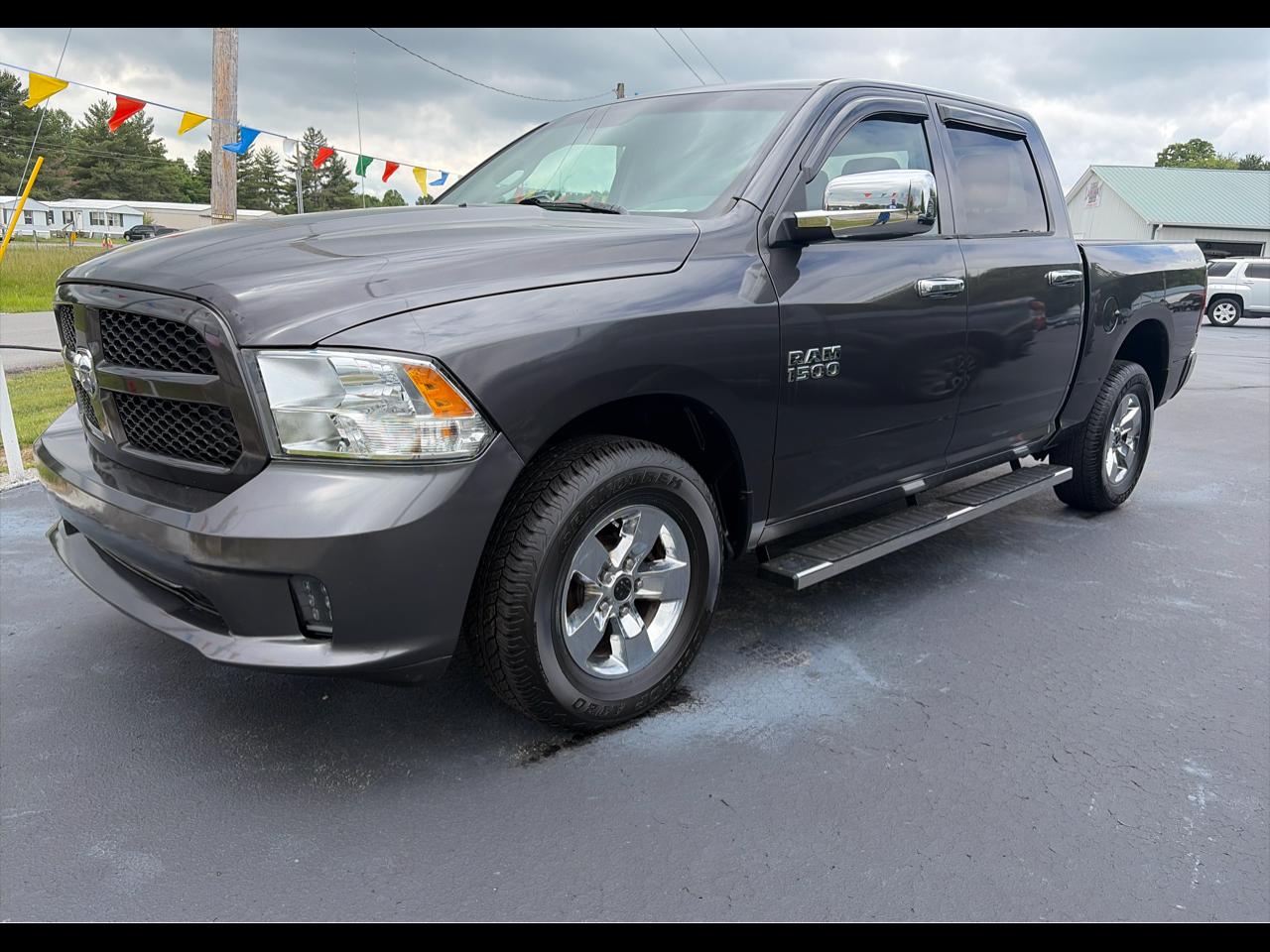 RAM 1500 4WD Crew Cab 140.5" Tradesman 2017