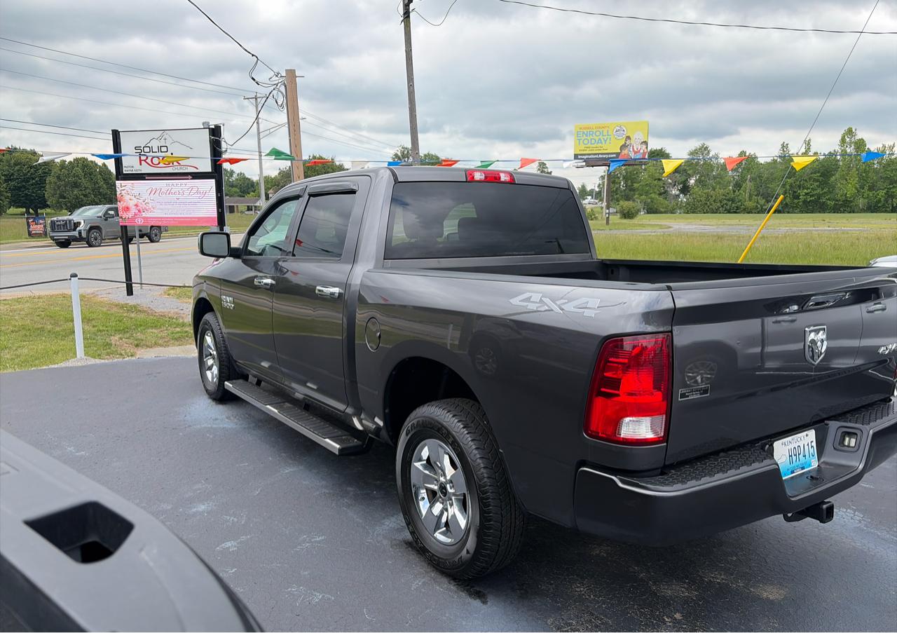 RAM 1500 4WD Crew Cab 140.5" Tradesman 2017