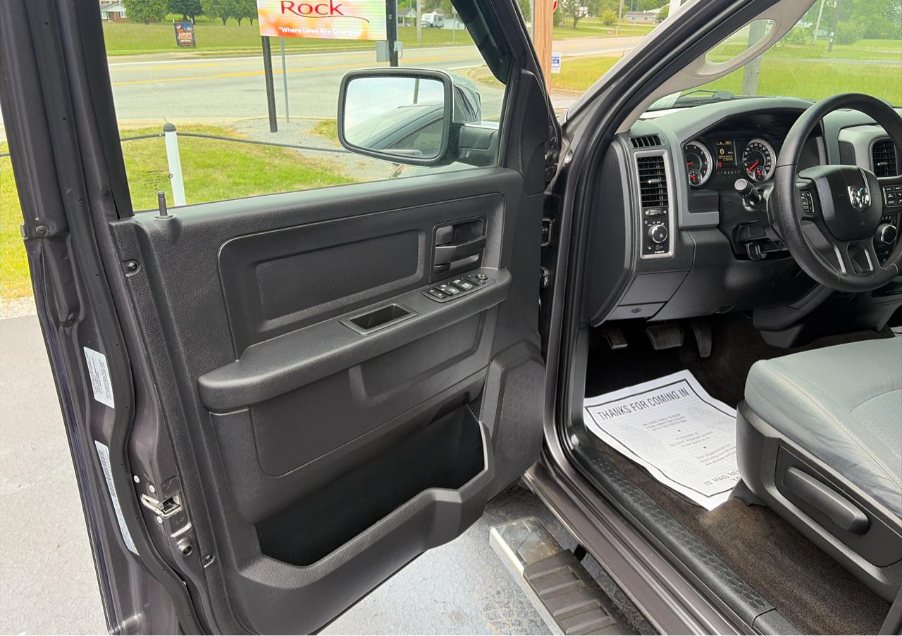 RAM 1500 4WD Crew Cab 140.5" Tradesman 2017