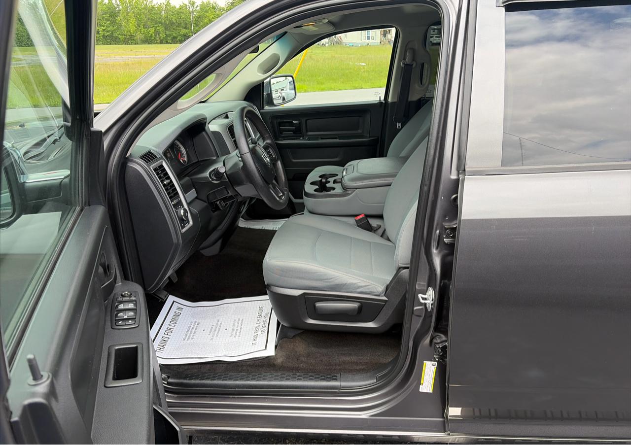 RAM 1500 4WD Crew Cab 140.5" Tradesman 2017