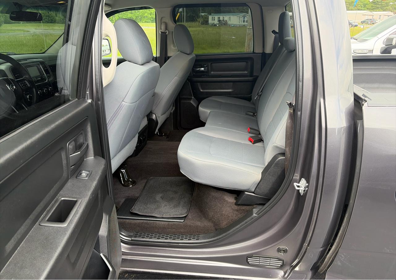RAM 1500 4WD Crew Cab 140.5" Tradesman 2017