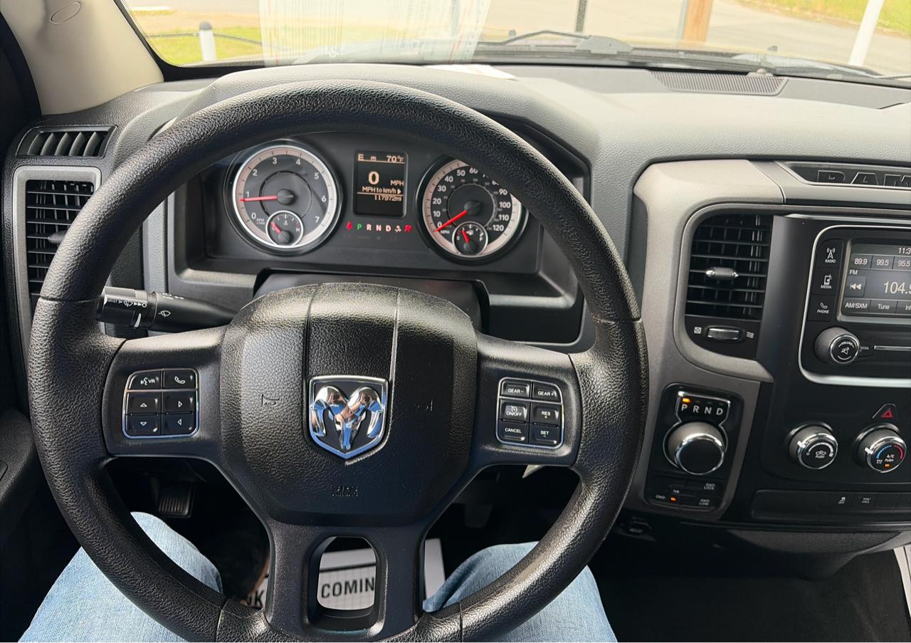 RAM 1500 4WD Crew Cab 140.5" Tradesman 2017