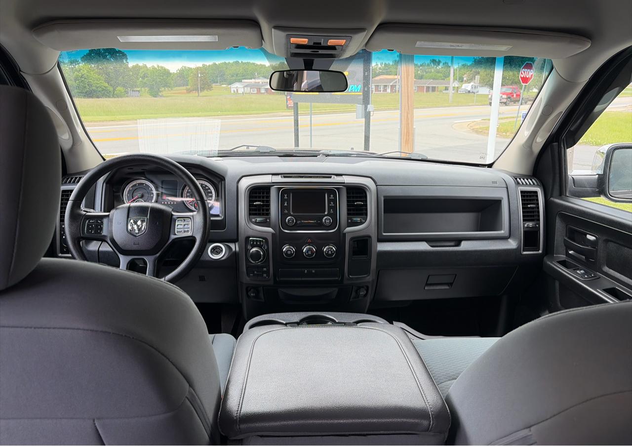 RAM 1500 4WD Crew Cab 140.5" Tradesman 2017