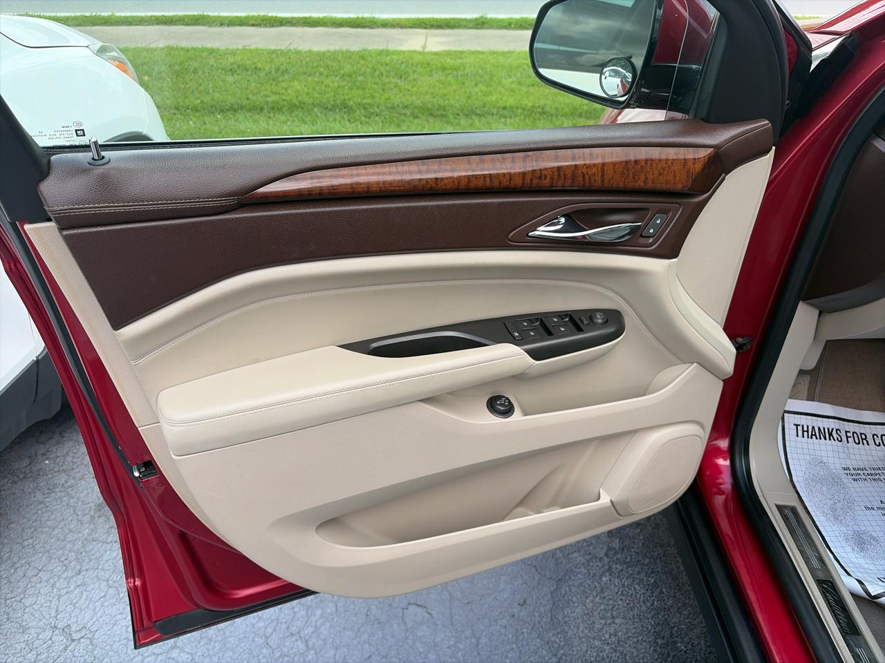 Cadillac SRX Luxury AWD 2012