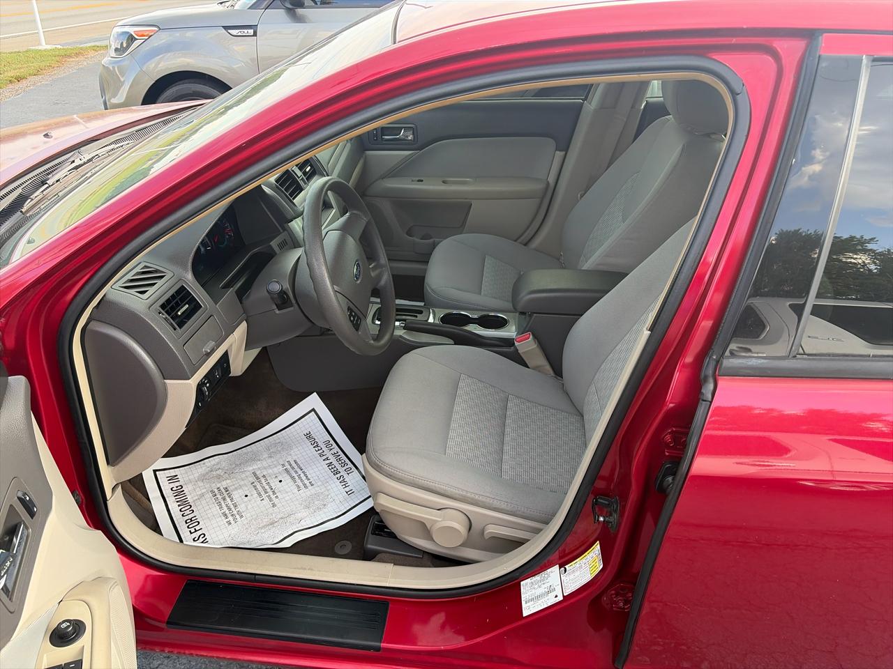 Ford Fusion S 2012