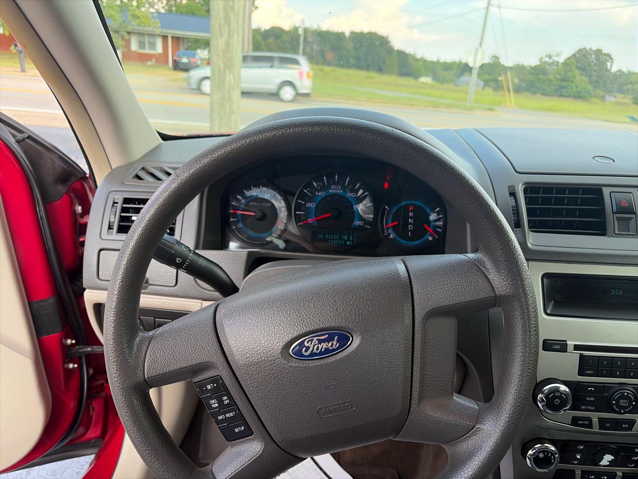 Ford Fusion S 2012