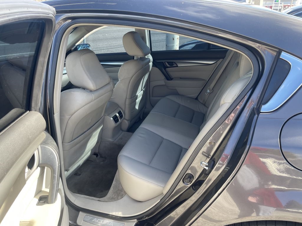 Acura TL 5-Speed AT 2010