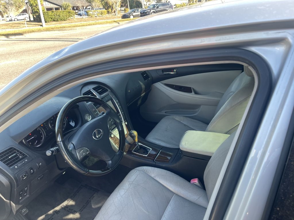 Lexus ES 350 Sedan 2010