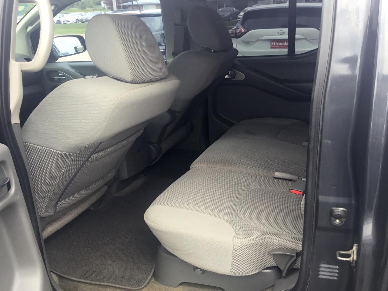 Nissan Frontier LE Crew Cab 4WD 2010