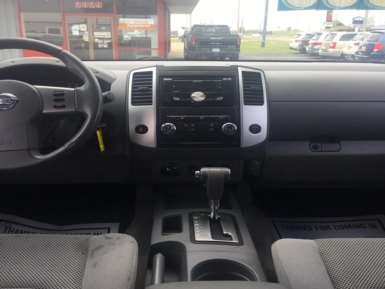 Nissan Frontier LE Crew Cab 4WD 2010