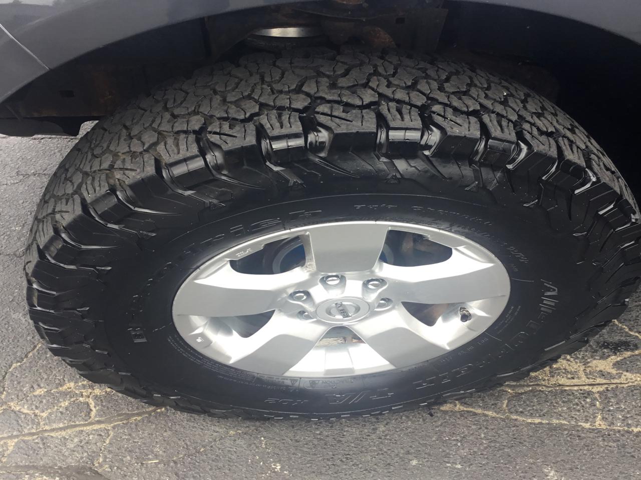 Nissan Frontier LE Crew Cab 4WD 2010