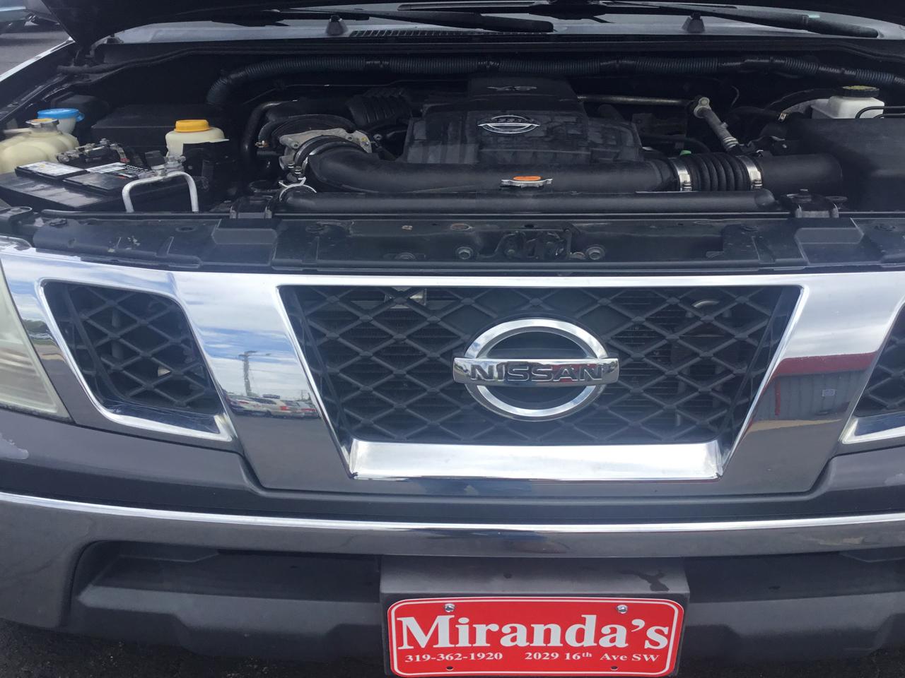 Nissan Frontier LE Crew Cab 4WD 2010
