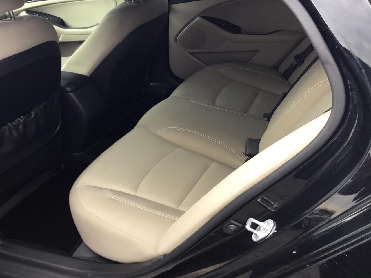 Kia Optima LX MT 2013