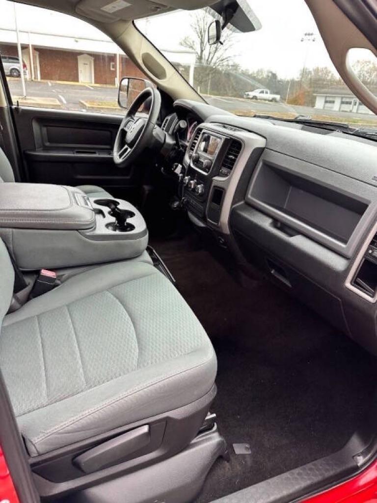 RAM 1500 4WD Crew Cab 149" ST 2015