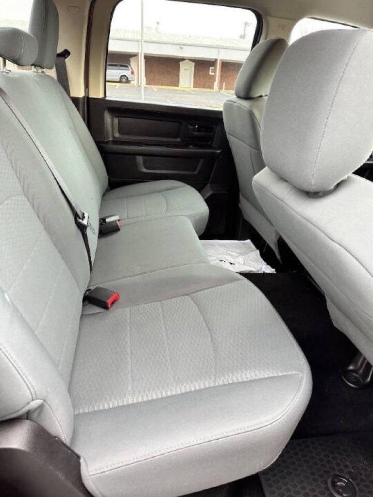 RAM 1500 4WD Crew Cab 149" ST 2015