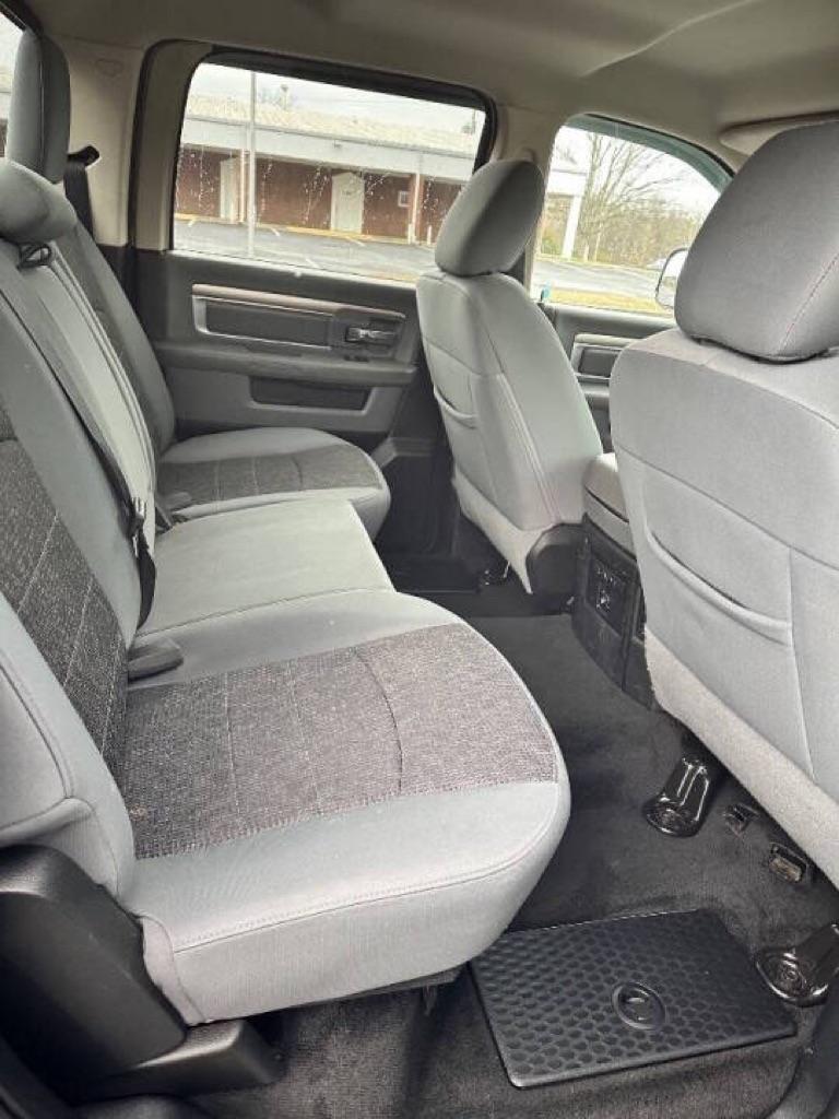 RAM 1500 4WD Crew Cab 140.5" Big Horn 2014