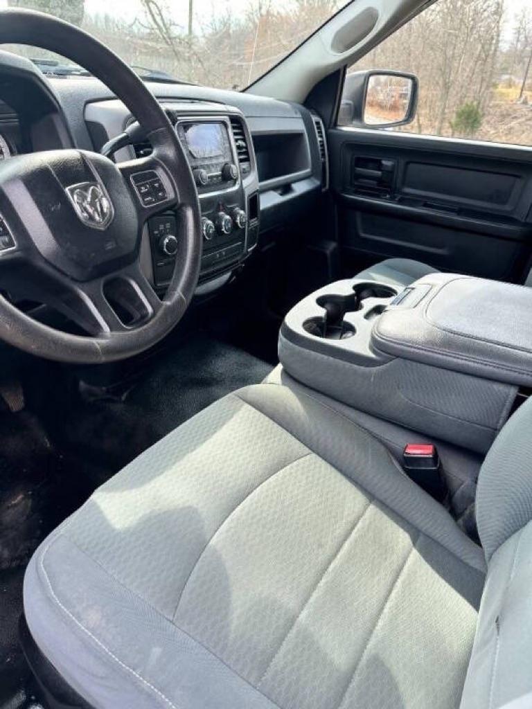 RAM 1500 4WD Quad Cab 140.5" Tradesman 2015