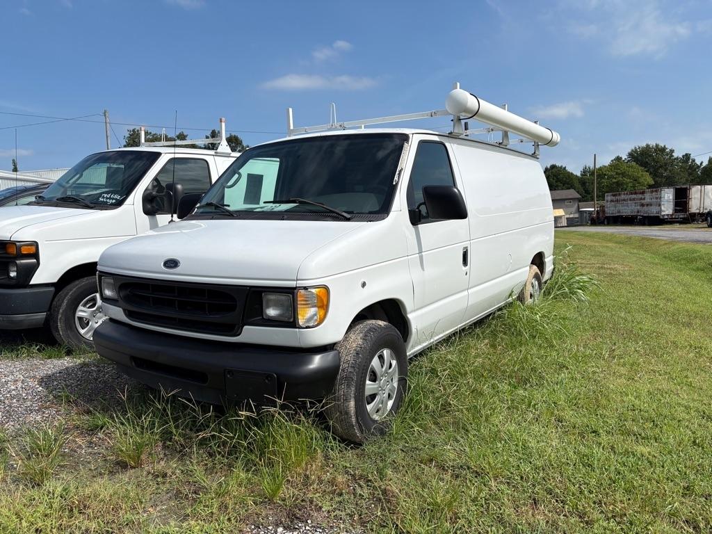 2002 Ford Econoline Cargo Van E-150