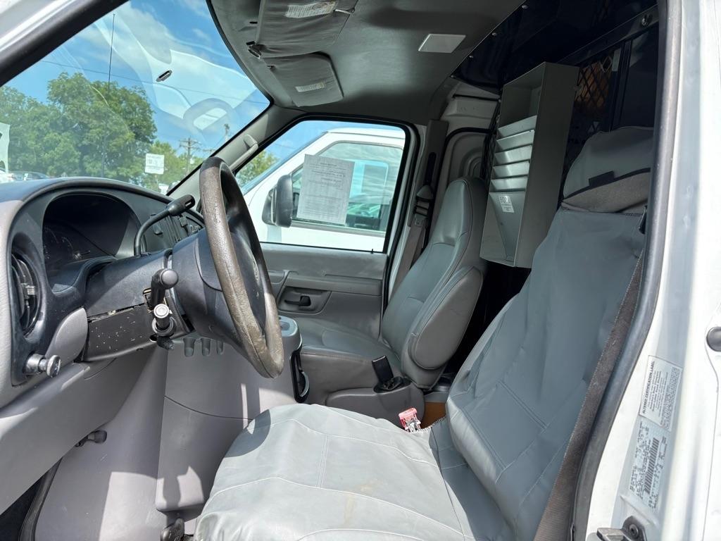 Ford Econoline Cargo Van E-150 2002