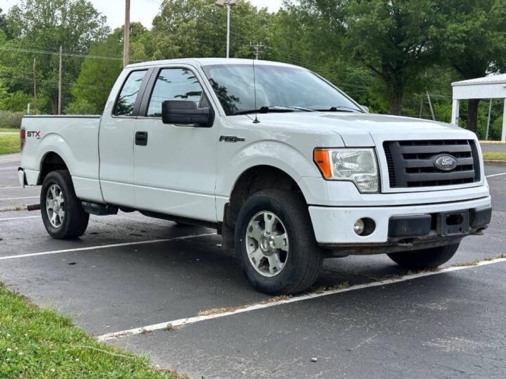 Ford F-150 4WD SuperCab 145" XL 2010